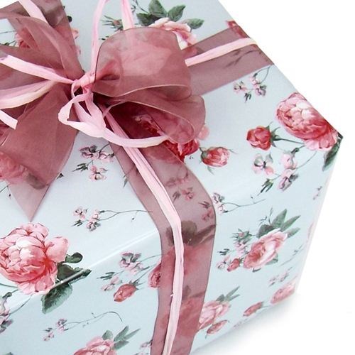 Giftwrap Roll - Vintage Rose on Blue